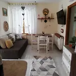 Dom wakacyjny Sarga Oenallo Nyaralohaz Balatonfenyves