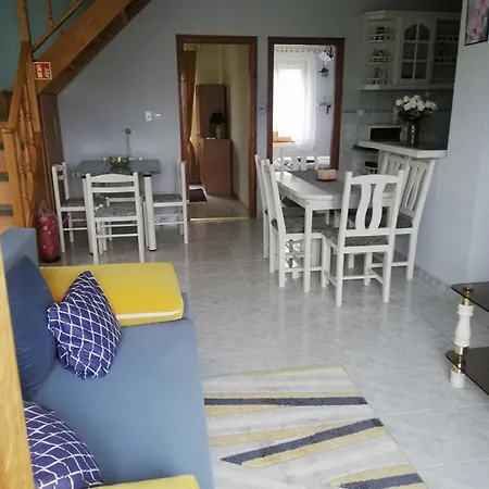 Sarga Oenallo Nyaralohaz * Balatonfenyves