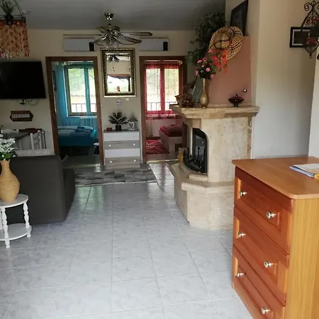 Sarga Oenallo Nyaralohaz Tatil Evi *