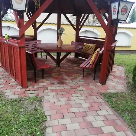 Sarga Oenallo Nyaralohaz * Balatonfenyves